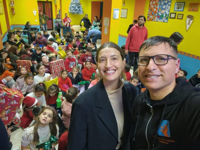 Arrivano i doni di Natale per i ragazzi de “A voce re’ criature” di Don Luigi Merola