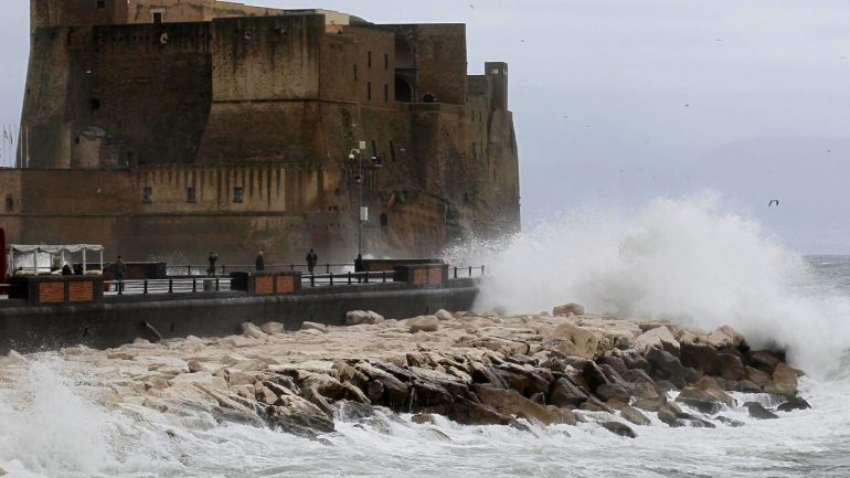 Maltempo in Campania: neve, vento e disagi in tutta la regione. Vigili del fuoco al lavoro