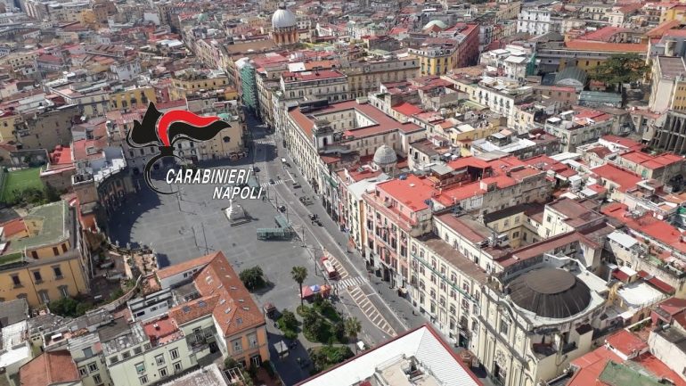 Napoli, 14enne in scooter investe carabiniere in piazza Dante