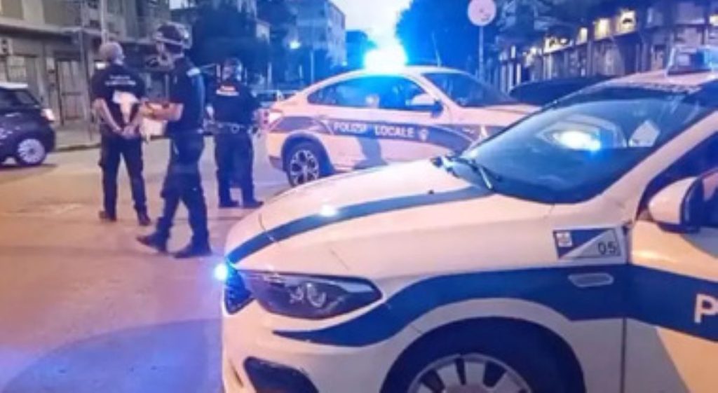 Pomigliano, rifiuta l’alcol test e aggredisce i vigili: arrestato
