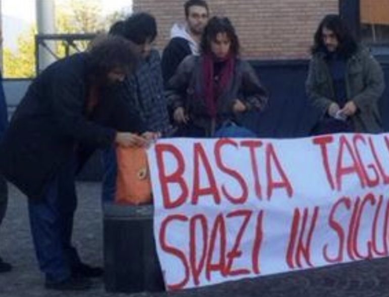 Fisciano, protesta degli studenti: “Basta tagli, spazi in sicurezza”