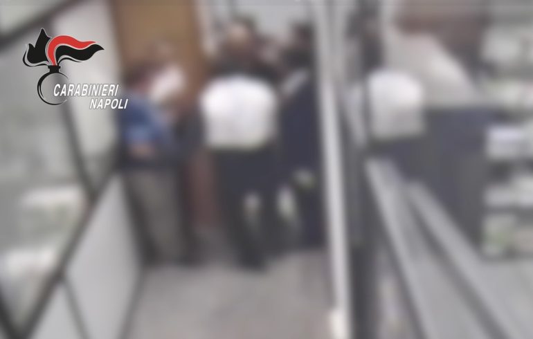 Grumo Nevano, presi due della banda del buco. Caccia ai complici