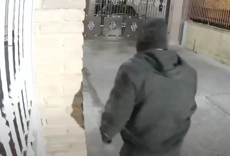 Rapina choc a Casal di Principe: imprenditore legato e picchiato davanti alla famiglia