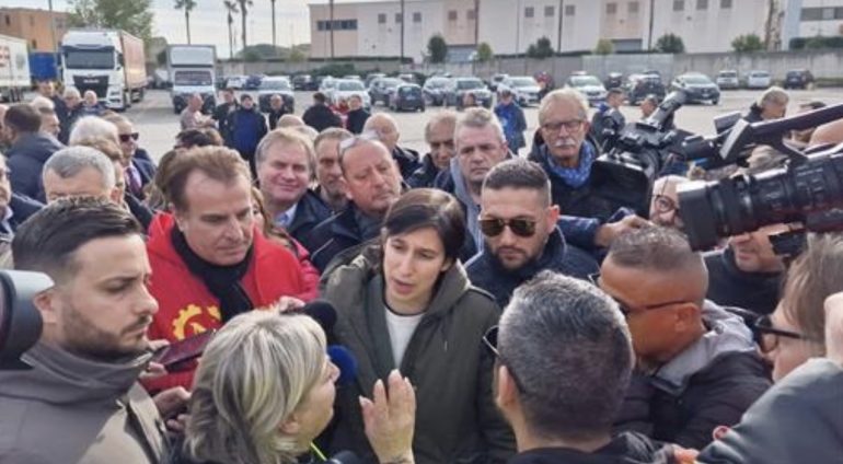 Schlein tra i lavoratori Stellantis: “Elkan venga in Parlamento”