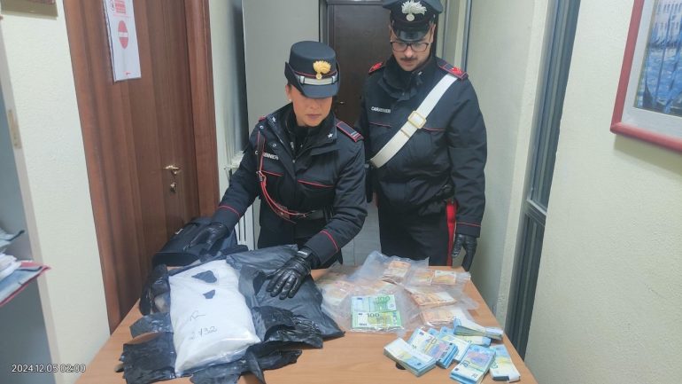 Casoria, donna straniera usata come corriere di stupefacenti: arrestata lei e gli acquirenti