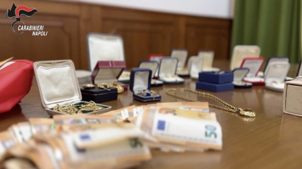 Napoli, truffe agli anziani, il capo Giuseppe Esposito intercettato: “Io sono come Maradona”