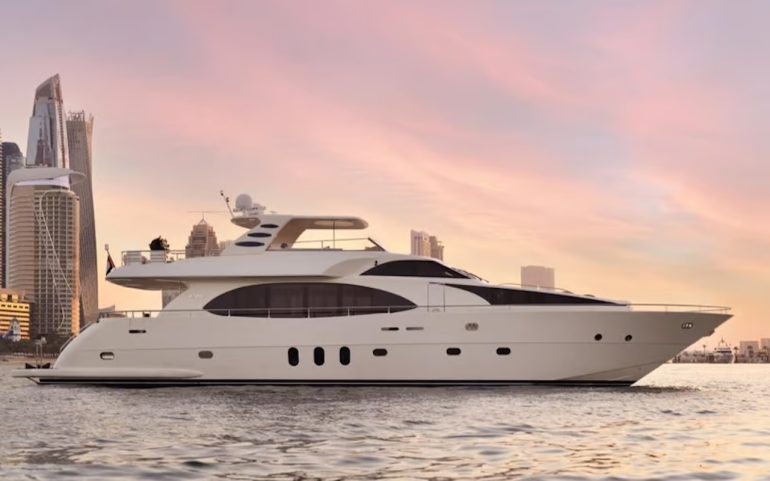 Navigare nelle acque degli Emirati Arabi Uniti: Come Noleggiare lo Yacht Perfetto per la Vostra Prossima Avventura