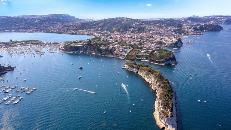 Bacoli, in vendita l’isolotto di Punta Pennata: “Rifugio unico e affascinante”