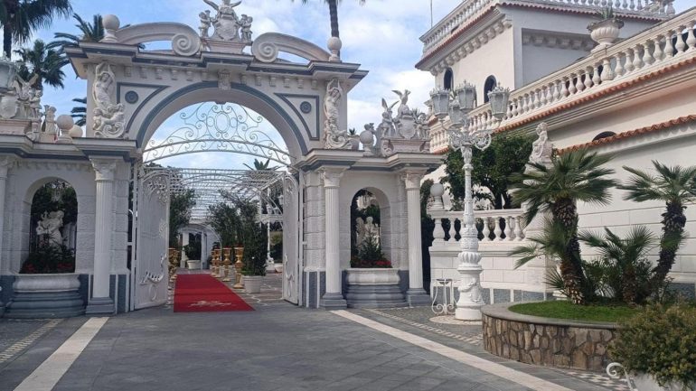 Castello delle Cerimonie, i lavoratori ricevuti dal Prefetto di Napoli: incontro cruciale per il futuro