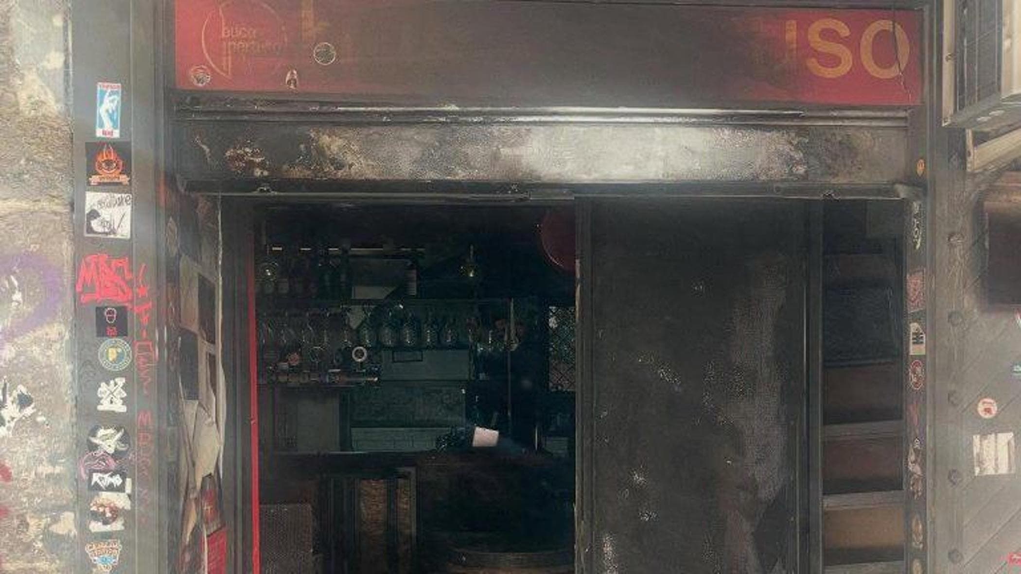 Napoli, incendio devasta locale del centro storico “Buco Pertuso”