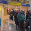 Disagi negli orari e lunghe file alla Stazione Centrale