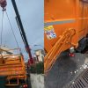 Voragine a Monteruscello inghiotte camion dei rifiuti, intervento con gru per il recupero