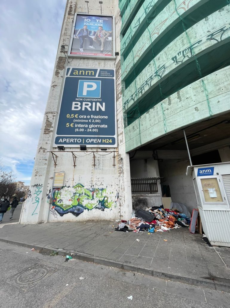 Napoli, tenta furto nel parcheggio Brin: arrestato 37enne