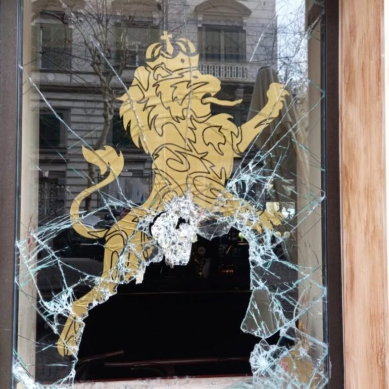 Ladri al Luca’s Pub al Vomero: rubano i panini
