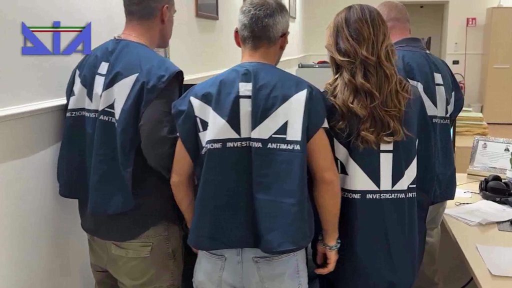 Camorra, arrestati sette affiliati al clan Mallardo