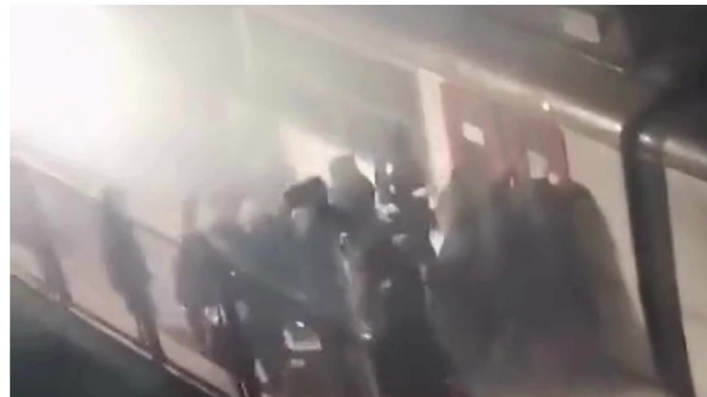 Castellammare, caccia ai tifosi teppisti: in rete altre immagini dell’assalto al treno