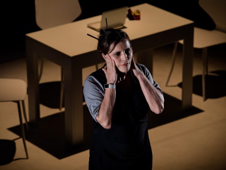 Il Teatro Sannazaro ospita “2084 – L’anno in cui bruciammo chrome” a firma di Marcello Cotugno