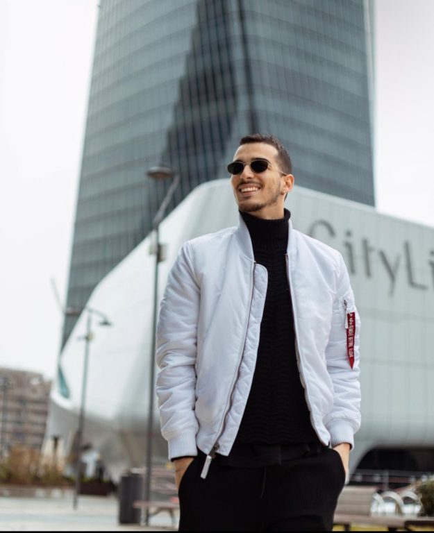 Emanuel Ceruti presenta a Napoli il suo libro Resta cu’ me, edito da Cairo