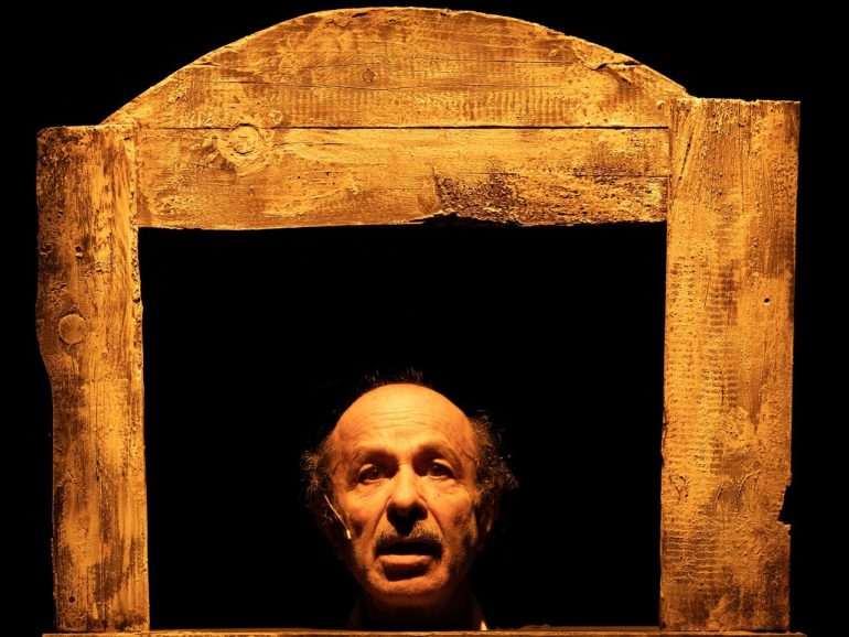 Tonino Taiuti celebra Raffaele Viviani con lo spettacolo “Play Viviani” al Teatro Karol di Castellammare di Stabia