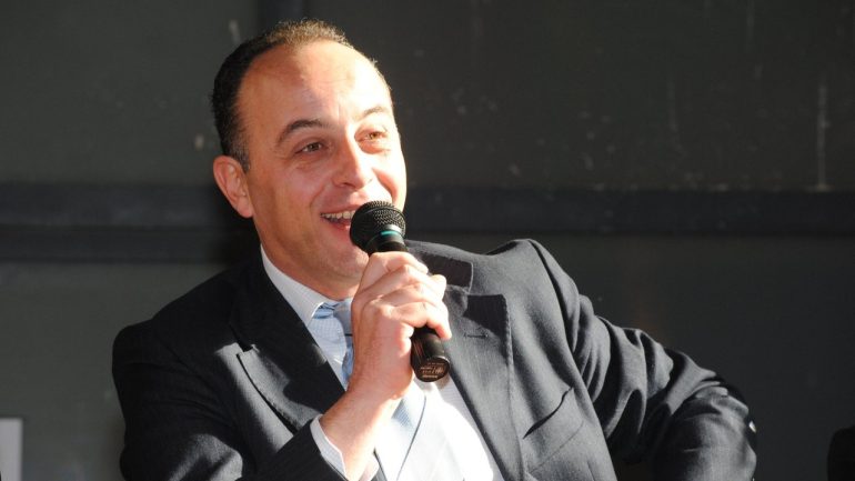 Presentazione della nuova raccolta poetica “Humanitas” di Vincenzo Russo presso Villa Bruno