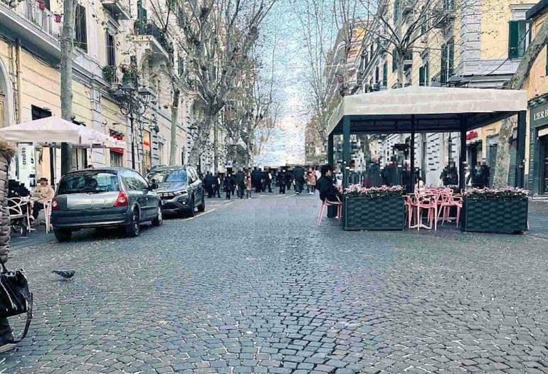 napoli, tavolini selvaggi vomero