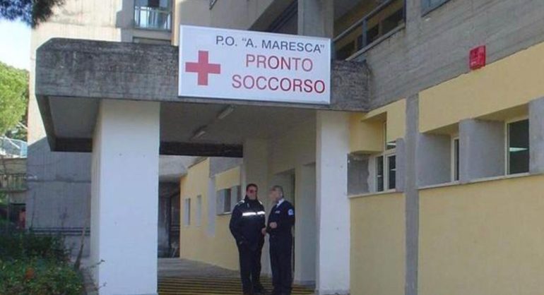 Sangue nella notte a Torre del Greco: 39enne accoltellato 12 volte durante una rissa