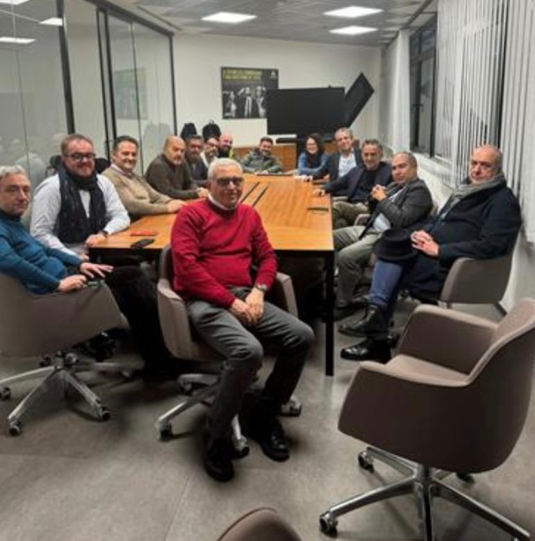 EAV e sindacati siglano accordo storico: più corse e servizi per i cittadini