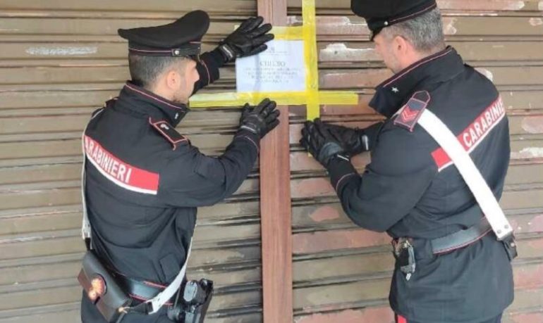 Casal di Principe, bar troppo frequentato da pregiudicati: i carabinieri chiudono il locale