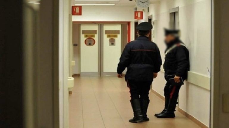 Aggressione in ospedale a Battipaglia: infermiera picchiata dalla zia di un paziente
