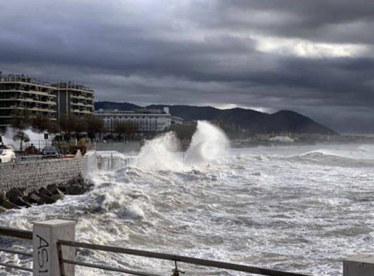 Allerta Meteo: domani scuole chiuse a Caserta e provincia, a Salerno invece aperte