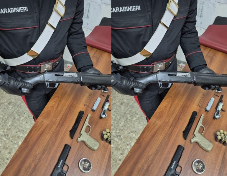 Grumo Nevano, armi nascoste nello sgabuzzino: arrestato 56enne