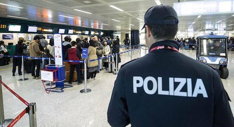 Napoli, pizzo al titolare del garage “concorrente”: arrestato in aeroporto