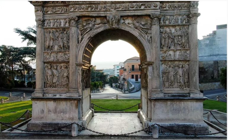 Benevento, avviato il cantiere di restauro dell’Arco di Traiano