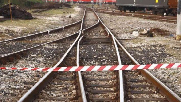 Tragedia sui binari in Calabria: una persona investita, treni in ritardo fino a otto ore