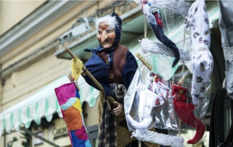 Marcianise, controlli sulla calza della Befana: sequestrati 100 chili di cioccolato non a norma