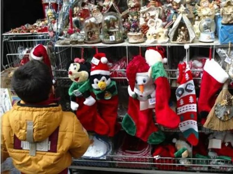 Napoli, donate 1000 calze della Befana per bambini bisognosi