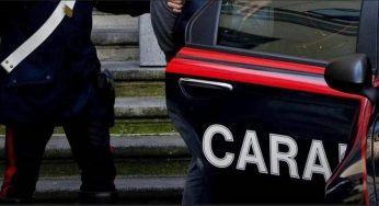 Spaccio a casa davanti ai carabinieri: arrestati pusher e assuntore detenuto ai domiciliari