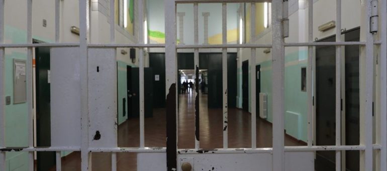 Scampia, arrestato mentre chiede il pizzo a un commerciante