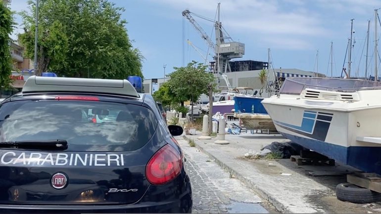 Castellammare: arrestato giovane pusher con oltre 30 dosi e soldi in contanti