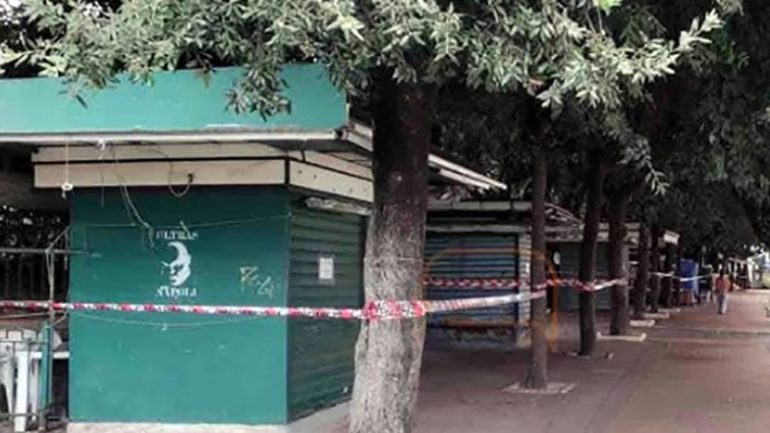 Chioschi di souvenir abbattuti a Pompei, accordo per la riapertura: saranno ricostruiti