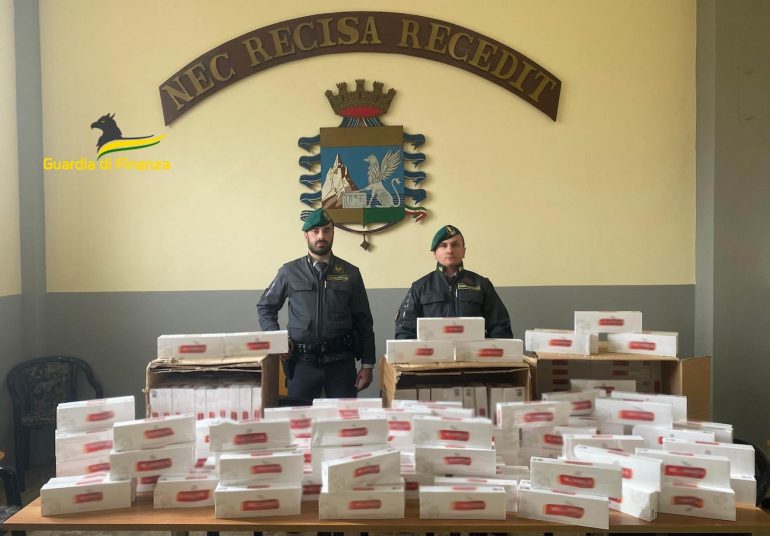 Napoli, contrabbandiere arrestato nella “zona rossa” di Piazza Garibaldi