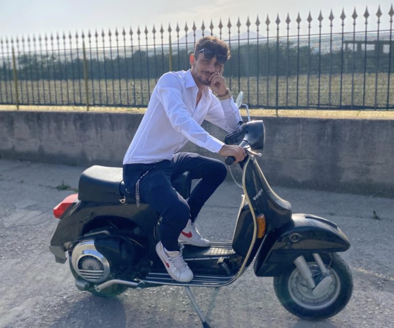 Striano piange Emanuele Barone, morto in un incidente a 23 anni