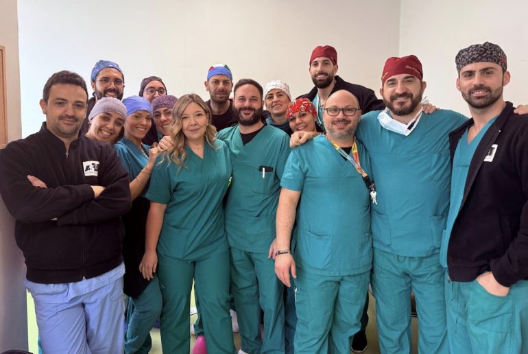 Napoli, torna dalla Germania ma rischia di morire: 80enne salvato all’Ospedale del Mare