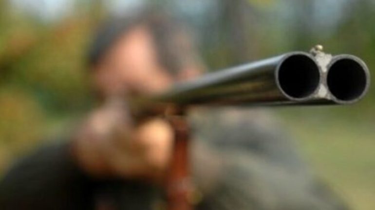 Incidente di caccia a Capua: imprenditore ferito da colpo di fucile partito accidentalmente. Denunciato un 61enne