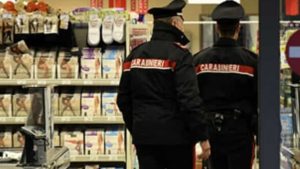 Cimitile, rubano 30 tavolette di cioccolato da supermercato: denunciate due donne