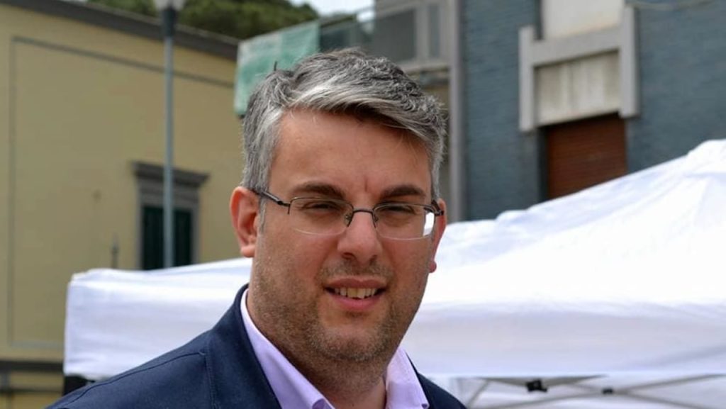 Scuole aperte a San Giorgio a Cremano, sindaco bersaglio di insulti sui social