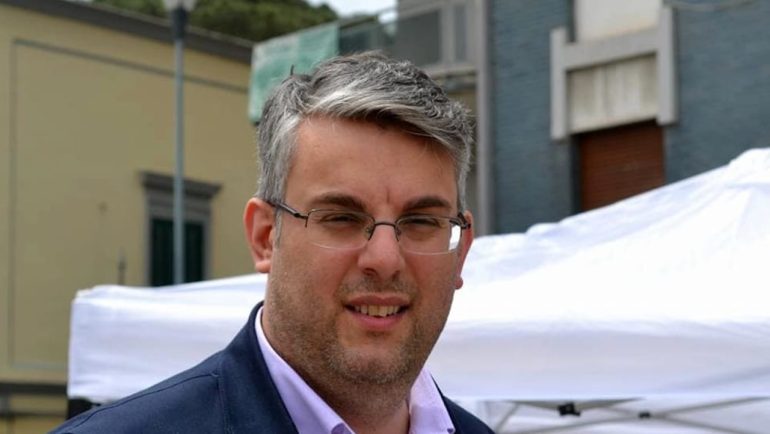 Scuole aperte a San Giorgio a Cremano, sindaco bersaglio di insulti sui social