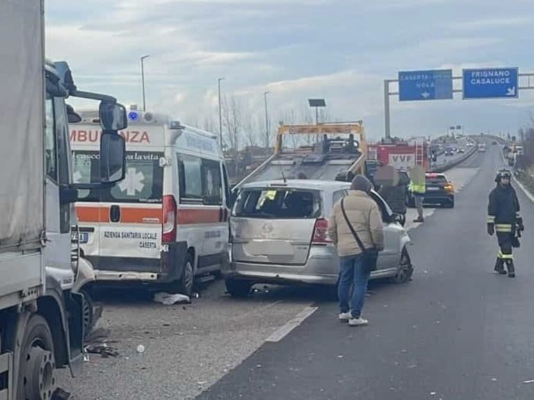 Caserta, tamponamento sulla Provinciale: coinvolta un’ambulanza con un paziente