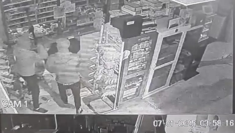 Colpo grosso in una tabaccheria di Pomigliano: bottino da migliaia di euro, la rabbia della titolare