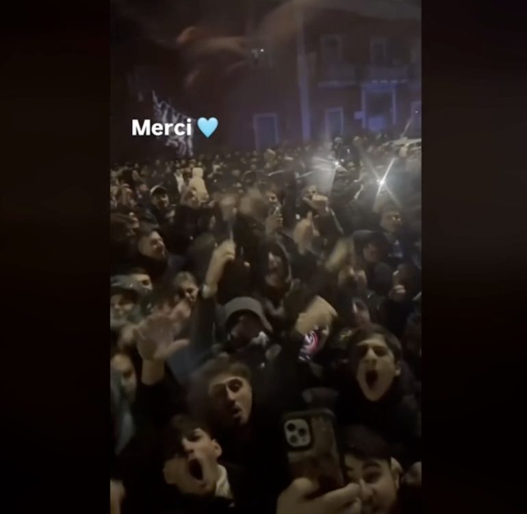 Lukaku ringrazia i tifosi del Napoli in delirio a Capodichino: "Mercì"